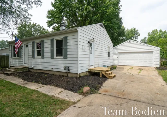 Photo 3 of Sale Pending at 5526 Bedford St, Portage, MI 49002 | MLS# 70547401 | Listing updated on 2026-08-30