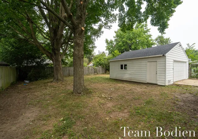 Photo 3 of Sale Pending at 5526 Bedford St, Portage, MI 49002 | MLS# 70547401 | Listing updated on 2026-08-30