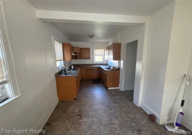 2nd image of 19479 Spencer St, Detroit, MI 48234 | MLS# 60990250