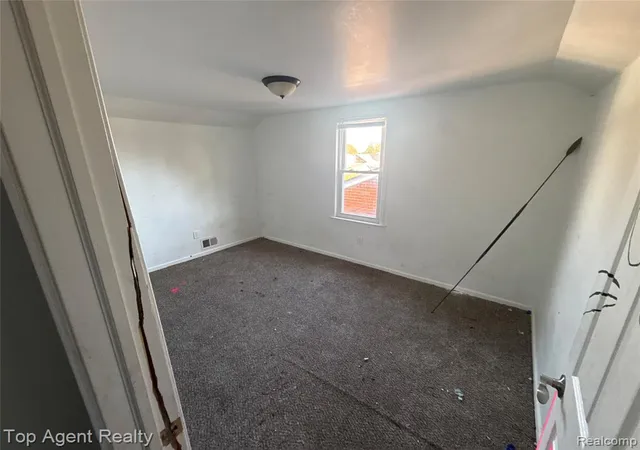 Photo 4 of Single family home for sale at 19479 Spencer St, Detroit, MI 48234 4601 | MLS# 60990250 | Listing updated on 2026-10-09