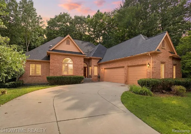 2nd image of 11656 Majestic Ct, Shelby Township, MI 48315 | MLS# 61007387