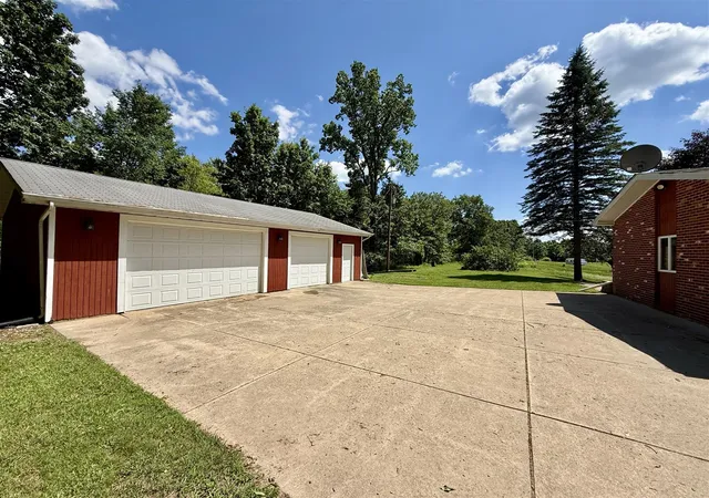 Photo 1 of Single family home for sale at 10976 Dewey Rd, Munith, MI 49259 | MLS# 70460262 | Listing updated on 2025-09-15
