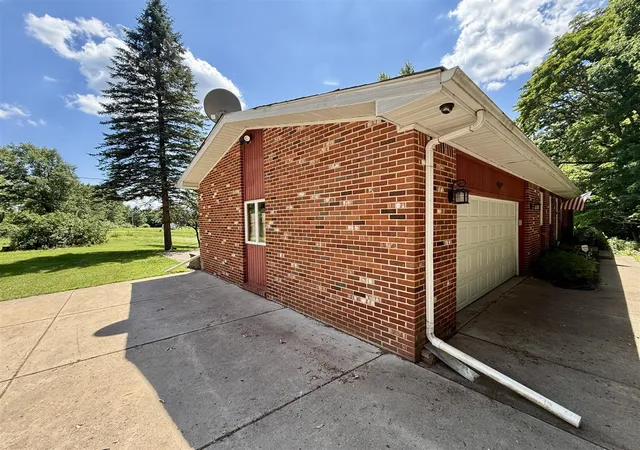 Photo 3 of Single family home for sale at 10976 Dewey Rd, Munith, MI 49259 | MLS# 70460262 | Listing updated on 2025-09-15