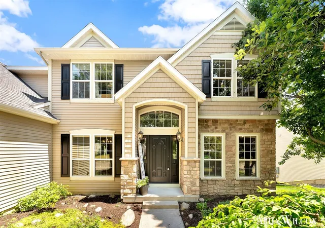 Photo 2 of Single family home for sale at 974 Dogwood Meadows Dr, Ada, MI 49301 | MLS# 70546465 | Listing updated on 2026-09-17