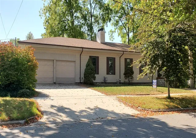 1st image of 746 Lee St, South Haven, MI 49090 | MLS# 70449610