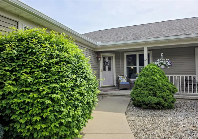 Homes for sale in Coldwater, MI | 66 Oakwood Dr, Coldwater, MI 49036