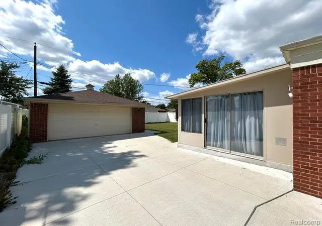 Photo 4 of Sale Pending at 31225 Kenwood Ave, Madison Heights, MI 48071 | MLS# 61016010 | Listing updated on 2026-08-22
