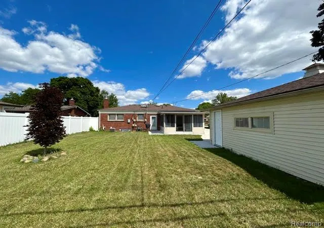 Photo 5 of Sale Pending at 31225 Kenwood Ave, Madison Heights, MI 48071 | MLS# 61016010 | Listing updated on 2026-08-22
