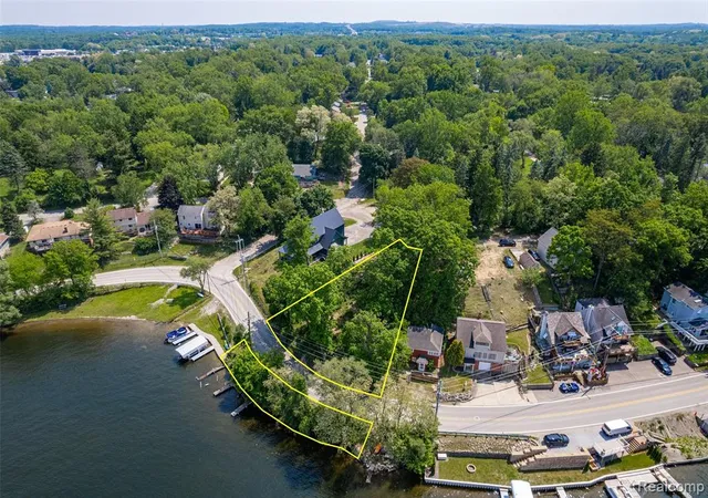 3rd image of 411 Heights Road, Lake Orion, MI 48362 | MLS# 60403684