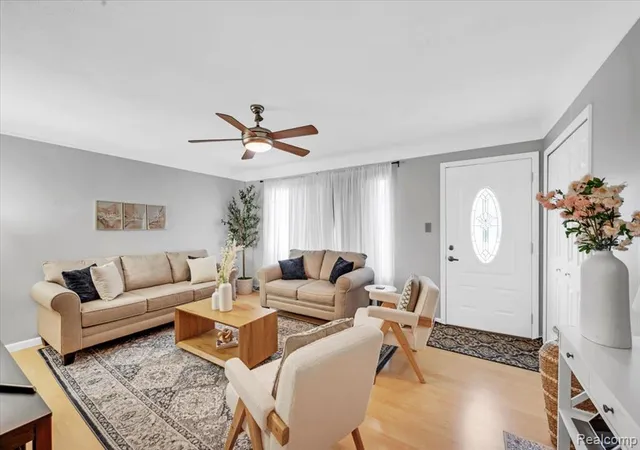 3rd image of 2141 Willot Rd, Auburn Hills, MI 48326 | MLS# 61009623