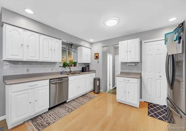 5th image of 2141 Willot Rd, Auburn Hills, MI 48326 | MLS# 61009623