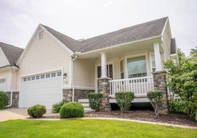 Listing Photo 5 - Condo for sale in building located at 4583 Devon Dr, Jackson, MI 49201