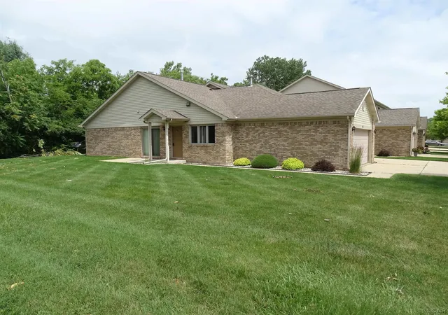 Homes for sale in Monroe, MI | 901 May Dr, Monroe, MI 48161 | MLS# 50214138