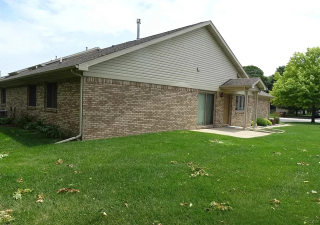 Homes for sale in Monroe, MI | 901 May Dr, Monroe, MI 48161 | MLS# 50214138