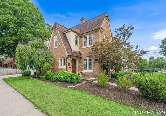 1st image of 2200 College Ave, Grand Rapids, MI 49507 | MLS# 70541713