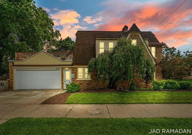 3rd image of 2200 College Ave, Grand Rapids, MI 49507 | MLS# 70541713