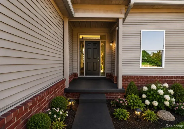 3rd image of 125 Ridge Field Ct, Oxford, MI 48371 | MLS# 61017897