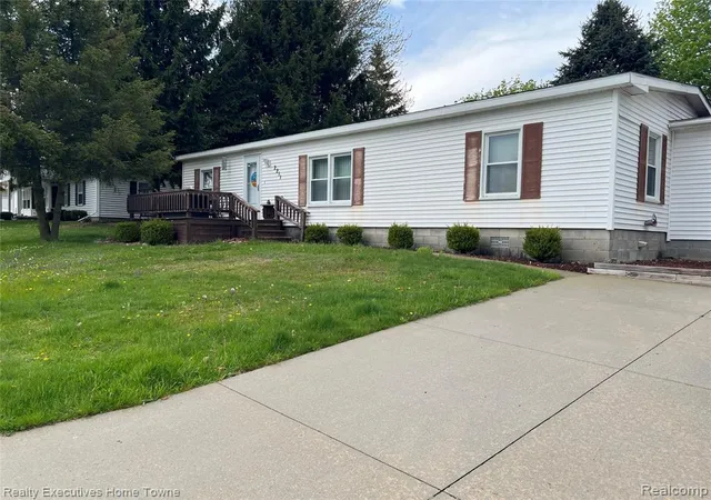2nd image of 2211 Mark St, Croswell, MI 48422 | MLS# 60991456