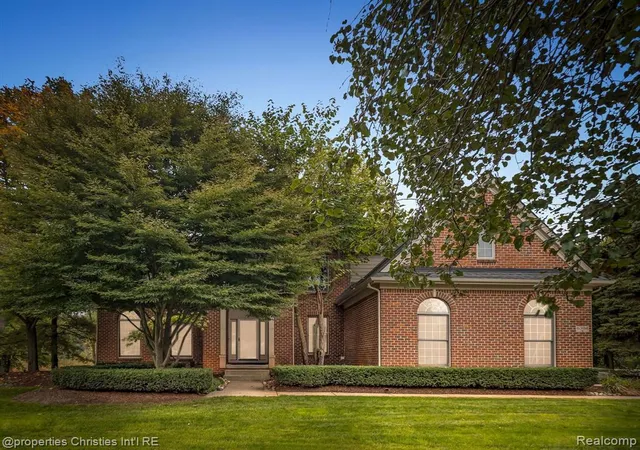 1st image of 6304 Pennington Dr, White Lake, MI 48383 | MLS# 60344206