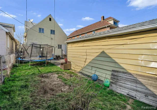 Homes for sale in Hamtramck, MI | 2422 Commor St, Hamtramck, MI 48212 | MLS# 60985830