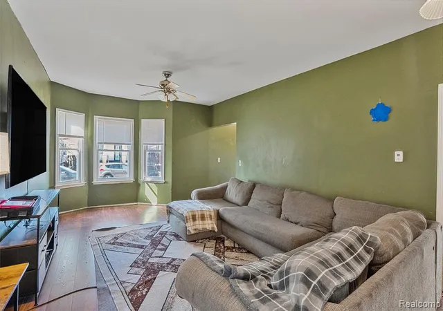 Homes for sale in Hamtramck, MI | 2422 Commor St, Hamtramck, MI 48212 | MLS# 60985830