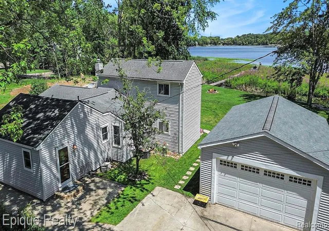 1st image of 1990 Watkins Lake Rd, Waterford, MI 48328 | MLS# 60981954