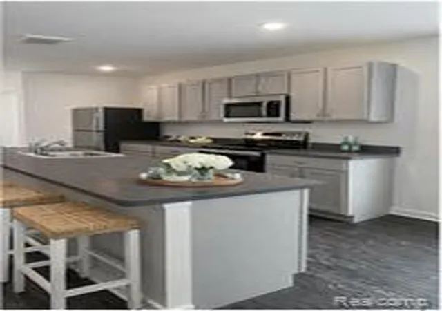 3rd image of 225 N Grove St #4, Ypsilanti, MI 48198 | MLS# 61002020