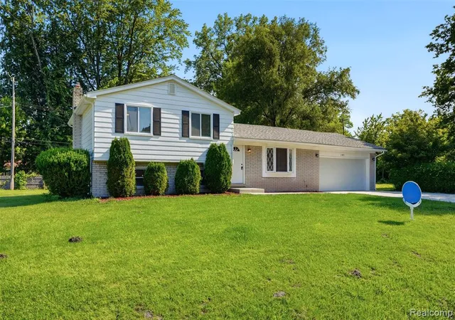 Homes for sale in Romulus, MI | 35872 Vinewood St, Romulus, MI 48174 | MLS# 61003998