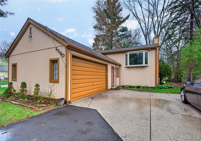 Homes for sale in Commerce Township, MI | 8360 Arlis St, Commerce Township, MI 48382 | MLS# 61000200
