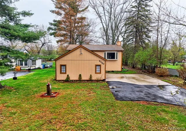 Homes for sale in Commerce Township, MI | 8360 Arlis St, Commerce Township, MI 48382 | MLS# 61000200