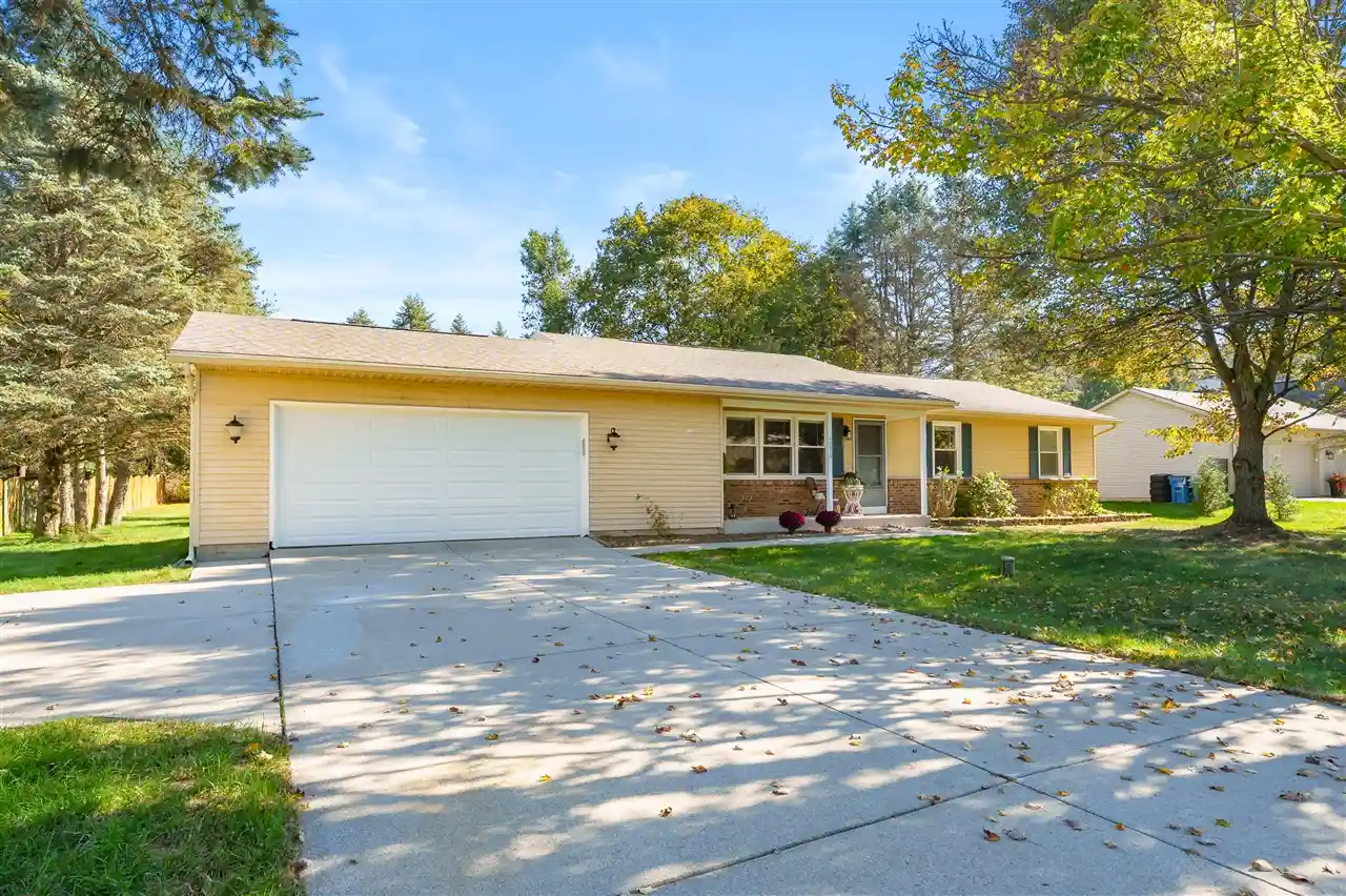 Single family home for sale at 48559 Hickory Ln, Mattawan, MI 49071 | MLS# 70566148