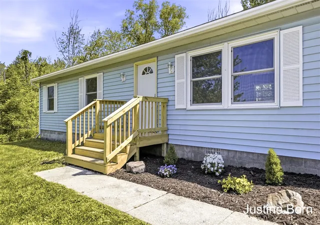 Homes for sale in Rockford, MI | 8620 11 Mile Rd, Rockford, MI 49341 | MLS# 70534928