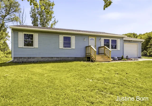 Homes for sale in Rockford, MI | 8620 11 Mile Rd, Rockford, MI 49341 | MLS# 70534928