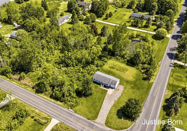 Homes for sale in Rockford, MI | 8620 11 Mile Rd, Rockford, MI 49341 | MLS# 70534928