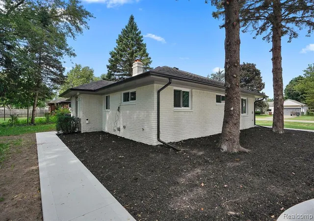 23rd image of 8820 Russell St, Shelby Township, MI 48317 | MLS# 70514540