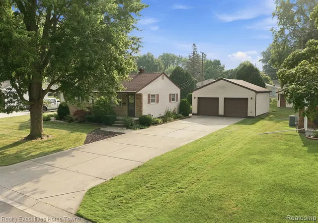Photo 1 of Sale Pending at 1105 S 15th Street, Saint Clair, MI 48079 5206 | MLS# 61013243 | Listing updated on 2026-08-29