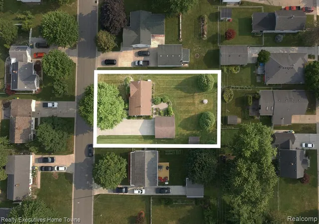 Photo 3 of Sale Pending at 1105 S 15th Street, Saint Clair, MI 48079 5206 | MLS# 61013243 | Listing updated on 2026-08-29