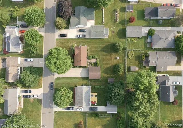 Photo 4 of Sale Pending at 1105 S 15th Street, Saint Clair, MI 48079 5206 | MLS# 61013243 | Listing updated on 2026-08-29