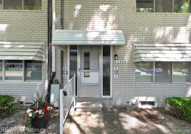 Homes for sale in Brighton, MI | 5980 Alan Drive, Brighton, MI 48116 | Houzeo
