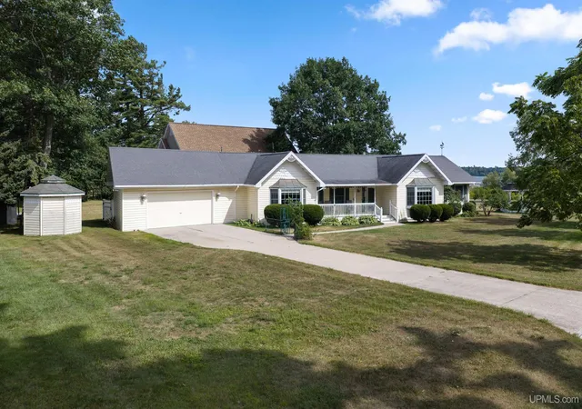 2nd image of 417 Elm St, Gladstone, MI 49837 | MLS# 50219529