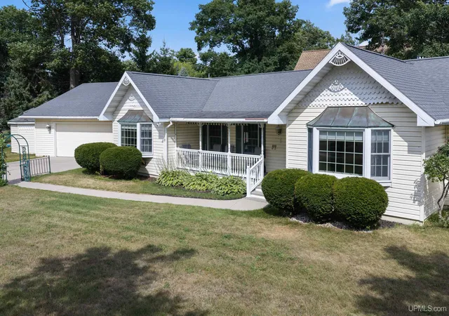 3rd image of 417 Elm St, Gladstone, MI 49837 | MLS# 50219529