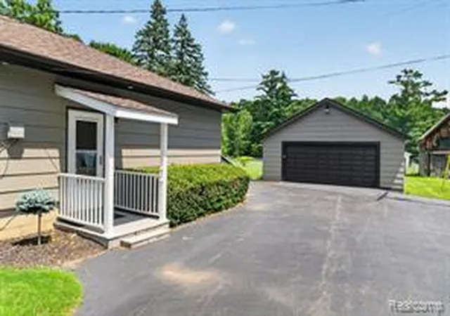 Homes for sale in Almont, MI | 420 N Main St, Almont, MI 48003 | MLS# 61009114