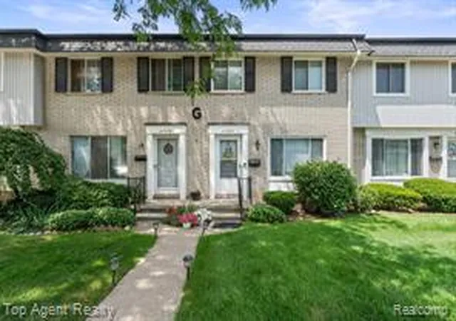 Homes for sale in Warren, MI | 28264 Universal Dr #82, Warren, MI 48092 | MLS# 61008892