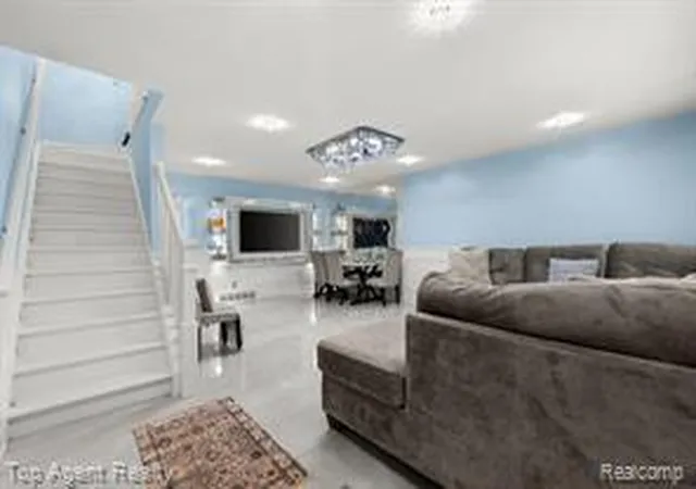 Homes for sale in WarrenCity_Macomb, MI | 28264 Universal Dr, WarrenCity_Macomb, MI 48092