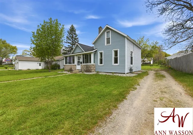 Homes for sale in Belding, MI | 1044 S Bridge St, Belding, MI 48809 | MLS# 70530566