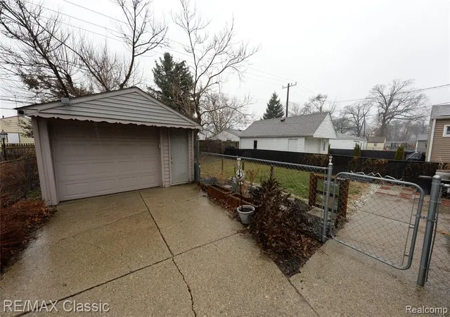 Homes for sale in Madison Heights, MI | 872 E Rowland Ave, Madison Heights, MI 48071 | MLS# 60975595