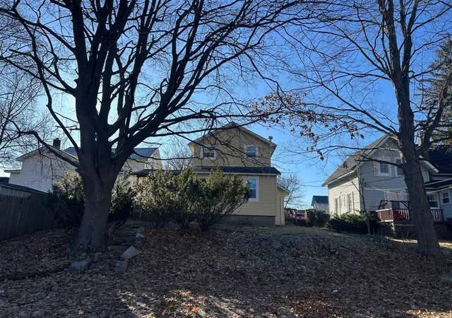 Photo 4 of Single family home for sale at 310 N Warren Ave, Big Rapids, MI 49307 | MLS# 70525211 | Listing updated on 2026-04-15