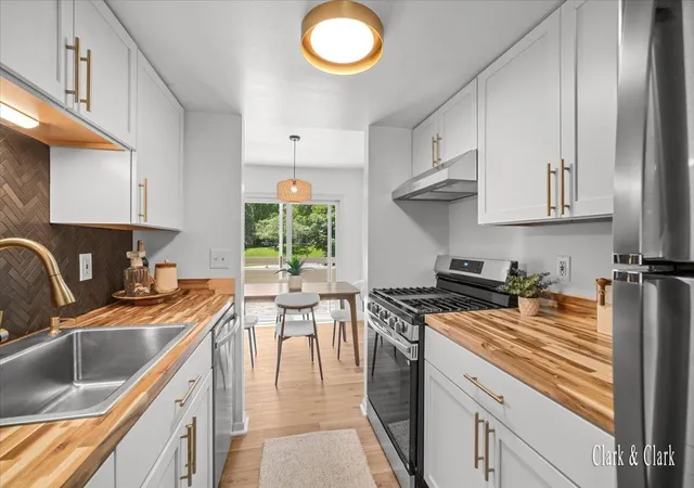Listing Photo 4 - Condo for sale in building located at 3014 Chapshire Dr, Grand Rapids, MI 49546