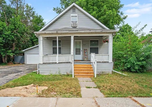 2nd image of 2018 N Woodbridge St, Saginaw, MI 48602 | MLS# 50219630