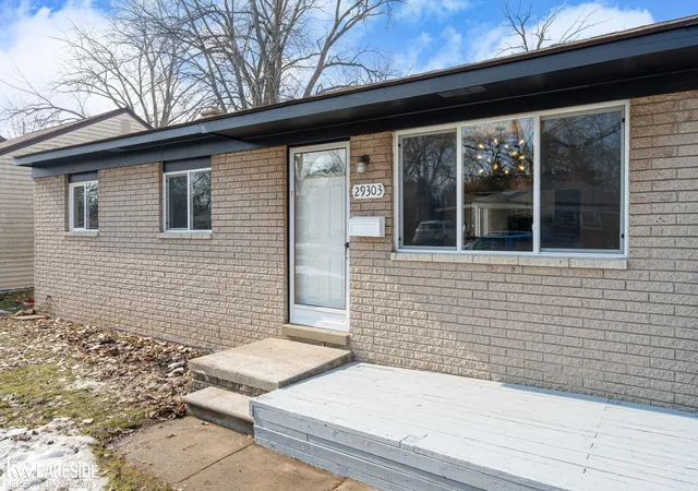 Photo 2 of Sale Pending at 29303 Elmwood St, Roseville, MI 48066 | MLS# 50199667 | Listing updated on 2026-03-09